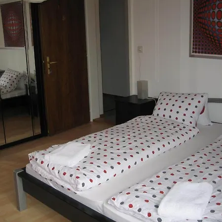 加尔尼卡门别墅酒店 3* 拉纽维尔