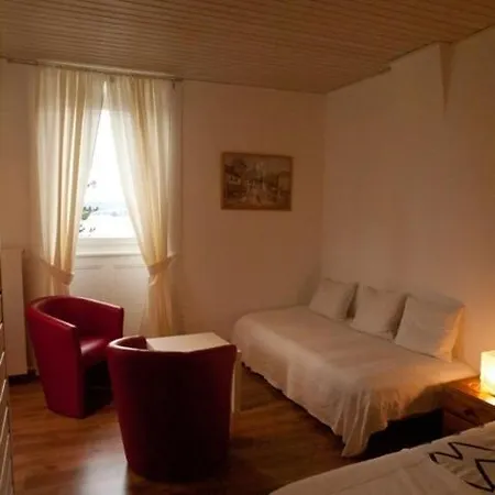 加尔尼卡门别墅酒店 招待所 3*